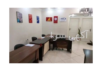 کارشناس فروش خانم