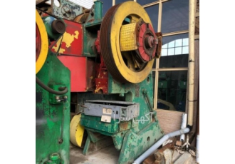 پرس ۱۰۰ تن پرس ضربه ای 100 تن ساخت روس بخواب فلکه بزرگ در حد نو