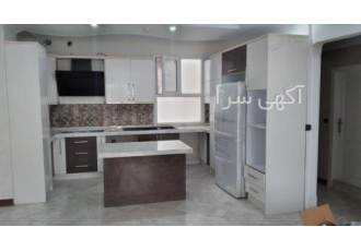 کابینت دست دوم کابینت در حد نو اصلا استفاده نشده و مشمع روی صفحه ها