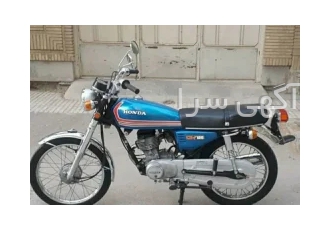 موتور هوندا قدیم مدل ۱۳۶۲ مدارکدار۱۲۵ سی سی با سلام و خسته نباشید لطفا