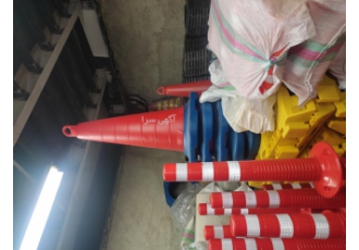 موانع پارکینگ وجاده علایم ماشین جاده سرعت گیر جاده چراغ راهنمایی علایم