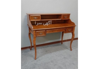 میز کار چوبی در پردیس میز کار چوبی با طراحی کلاسیک بسیار زیبا و کاربردی
