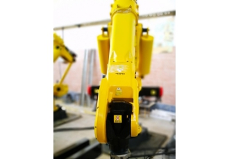 خرید و فروش ربات های صنعتی FANUC KUKA ABB MOTOMAN خرید و فروش سرویس