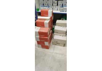 خریدار انواع لوازم برق صنعتی