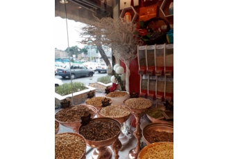 آجیل و خشکبار ساشا با تهیه و توزیع انواع آجیل خشکبار و تنقلات در داخل