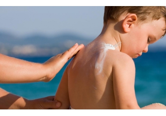 فروش وازلین بهداشتی پرشیا پارافین تولیدکننده وصادرکننده وازلین بهداشتی