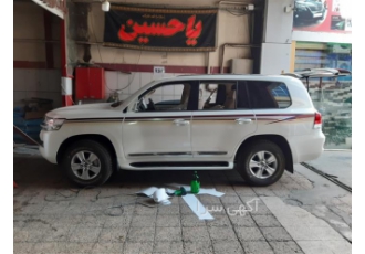 خط کشی اتومبیل فروش و نصب انواع خط بغل وانت تویوتا در مشهد خط کشی