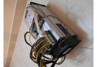 ماینر s۹j t۲t سه تا دستگاه ماینر s9j با پاور 1800 بیت مین مرتب دو تا