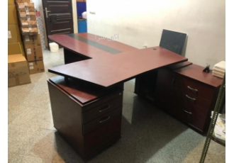 فروش میز مدیریت بهمراه میز کنفرانس و صندلی مدیریتی فروش یک عدد میز