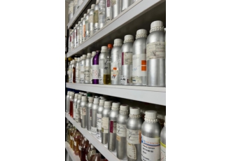 عطر و اسانس پخش عمده و خرد عطر اسانس خوراکی و بهداشتی اسانس های عطری