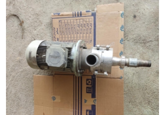 پمپ هموژنایزر فروش یک عدد پمپ هموژنایزر بسیار کم کار کرد در حد نو