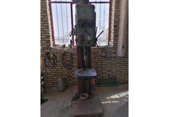 دستگاه دریل دریل تسمه ای روشن در حال کار مورس 3 کورس اسپیندل 25 سانت