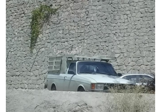 وانت بار همراه با کارگر حمل و نقل در اندیشه وانت بار با کارگر انواع