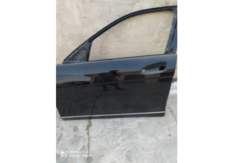 درب خودرو بنز C۳۵۰ درب سمت راننده مربوط به ماشین بنز سی350 بدون رنگ