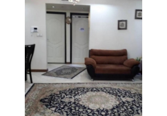 آپارتمان فروشی طبقه اول رو به نما شمالی آفتاب گیر دارای پارکینگ شخصی کف