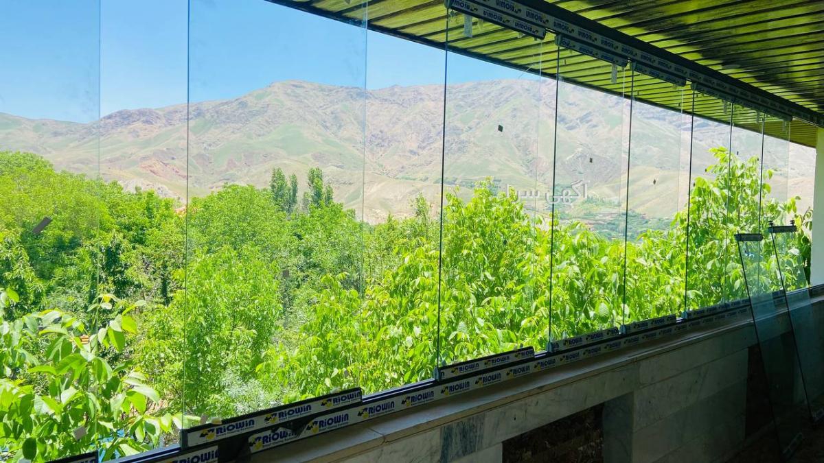 در تهران برف می آید