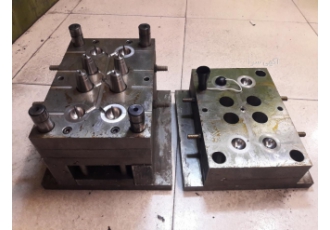 قالب تزریق پلاستیک بازی توپ و قیف یک دست قالب تزریق پلاستیک اسباب بازی