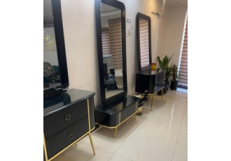 سالن زیبایی مونا مومنی ارائه دهنده کلیه خدمات آرایشی و زیبایی با پرسنل